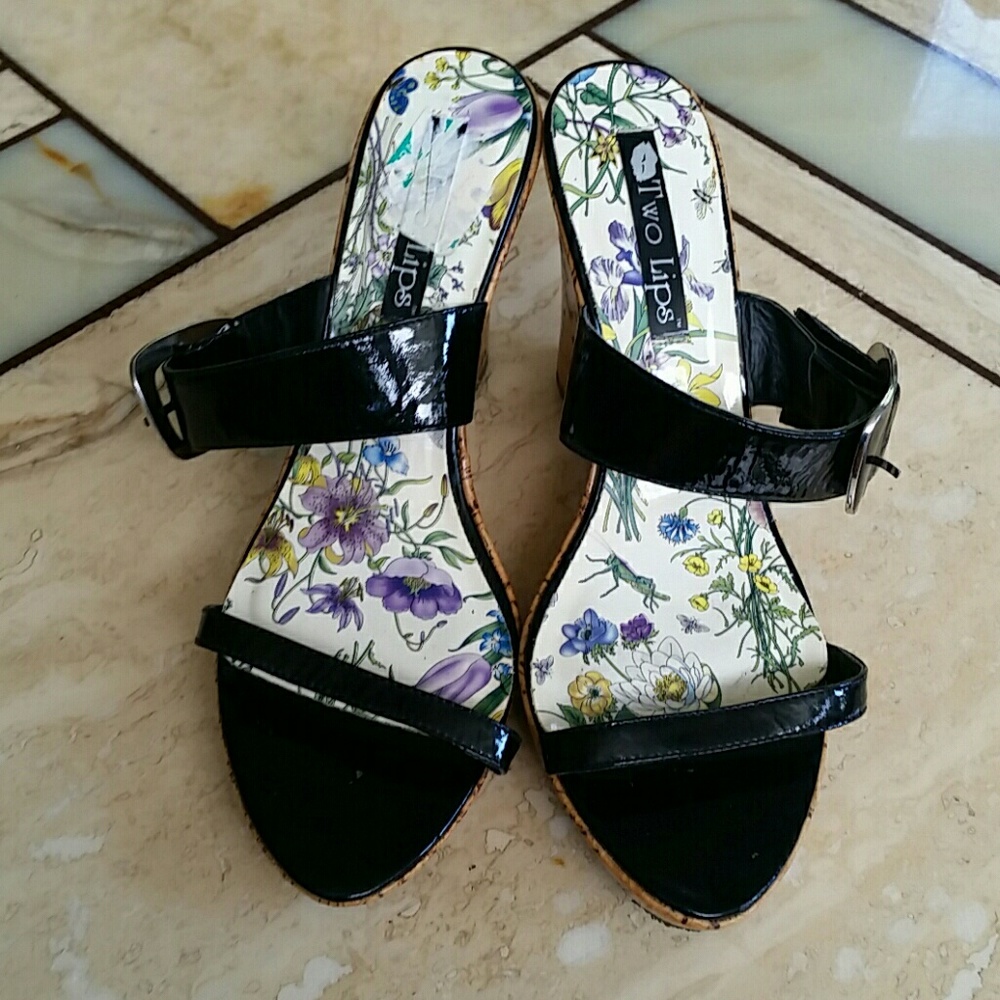Black Patent Leather Wedge Heel Sandals 10 - Picture 3 of 3